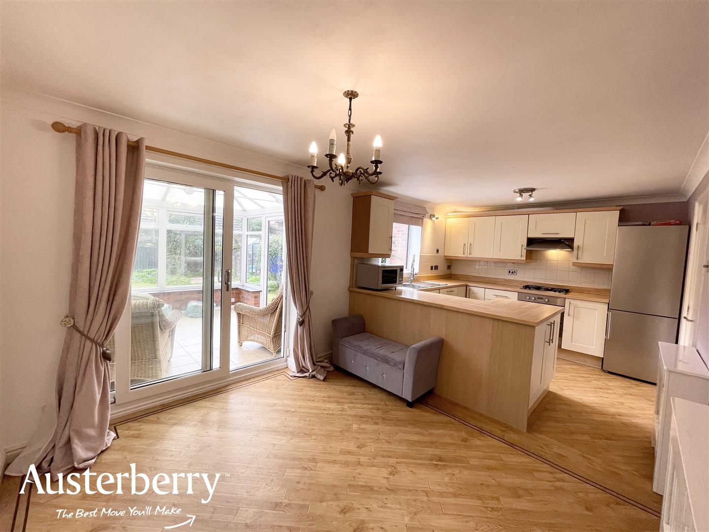 4 bed property in Castleton Road, Stoke-On-Trent